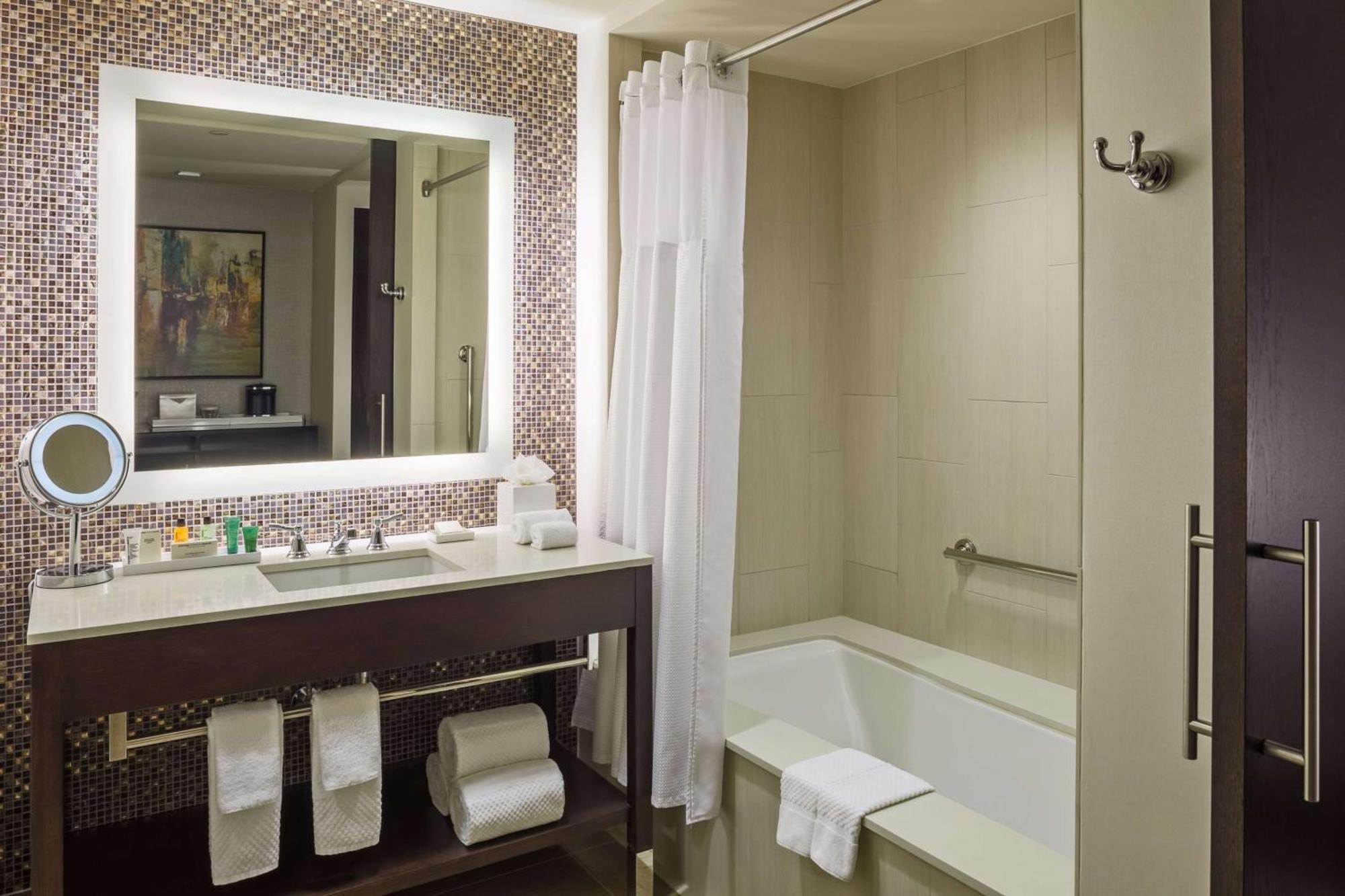 Hilton Dallas/Plano Granite Park Eksteriør bilde